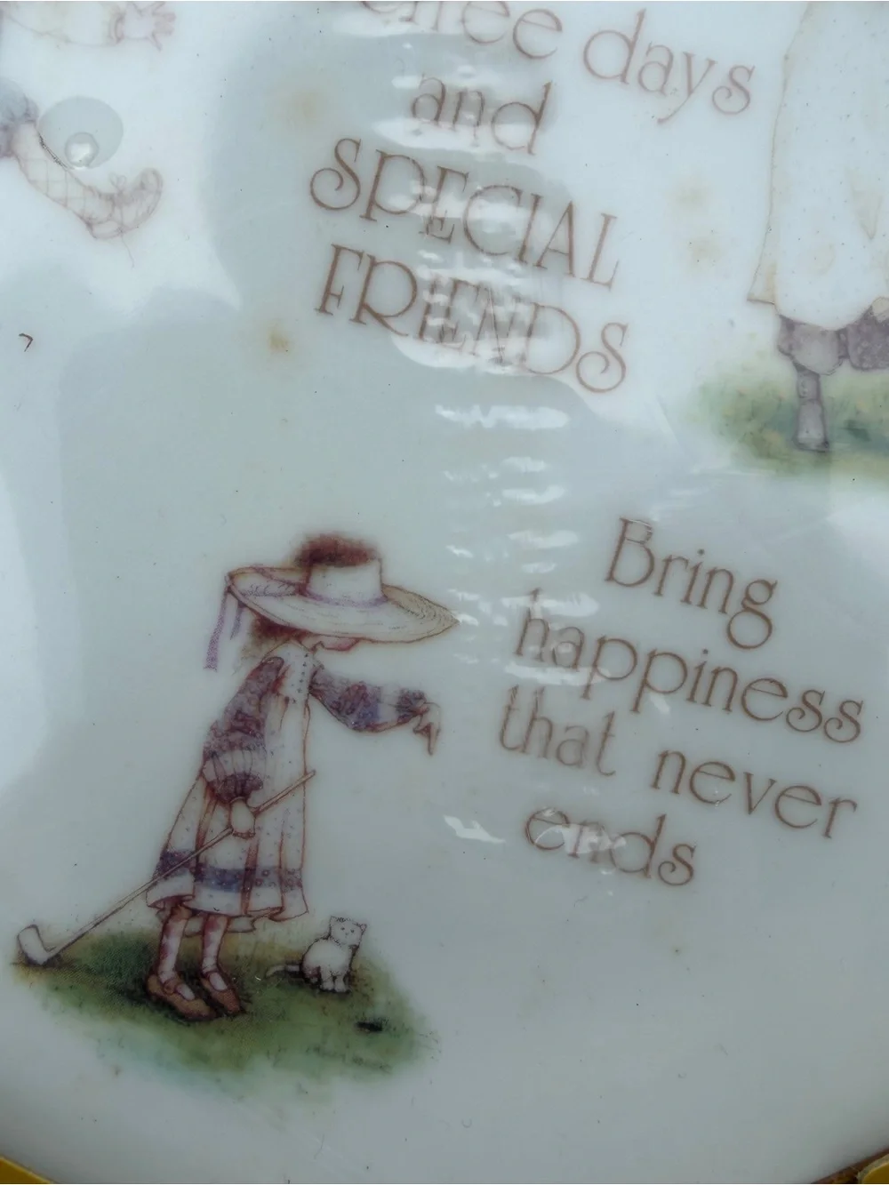 Vintage Holly Hobbie “Special Friends” Collector Plate – Original Box